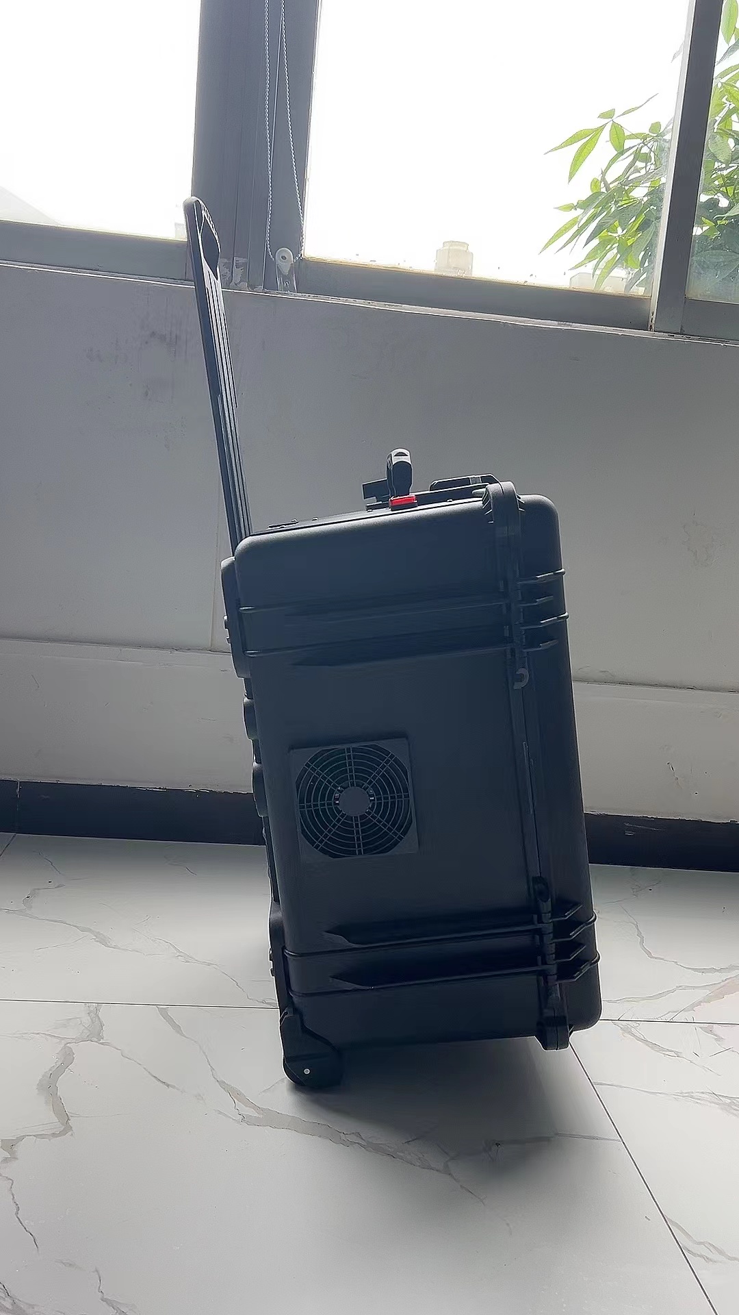 孙吴手拉箱型移动通信干扰器